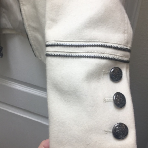 Guess women’s jacket size small - Picture 4 of 4